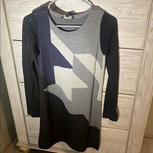 Ann Taylor Blue and Gray Long Sleeve Tunic with Graphic Design